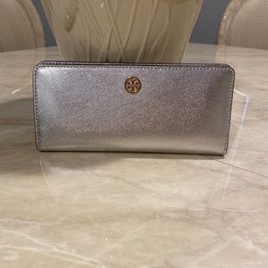 COPY - Tory Burch wallet